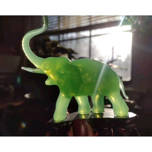 Faux Jade Asian Elephant Figurine on Base Vintage Trunk Up Green Decor - Picture 7 of 7